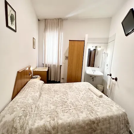 فندق Piccolo Etruria 2*
